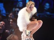 Видео с флиртующей 2-летней Майли Сайрус взорвало Интернет