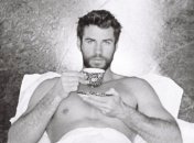 Звезда "Голодных игр" впервые показал свою новую девушку после развода с Майли Сайрус (фото)