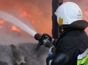 Спасатели четыре часа тушили масштабный пожар в Черновцах