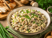 Салат с курицей, грибами и яйцами