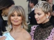 Голди Хоун и Кейт Хадсон приятно удивили фанов воссоединением на обложке известного издания (Фото, Видео)