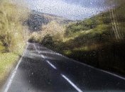 Мокрая дорога может быть опасной