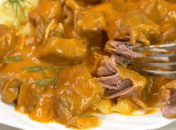 Такое мясо идеально сочетается с любым гарниром