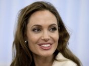 Анджелина Джоли приревновала мужа к Селене Гомес 