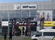 Полиция проводит расследование по факту обстрела магазина в Мукачево