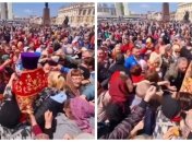 Россияне устроили давку из-за раздачи пасхальных яиц.