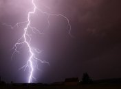 Украинцев предупреждают о сильных ливнях и грозах