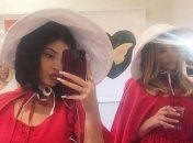 Кайли Дженнер повеселилась на вечеринке в стиле "Рассказа служанки"