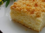 Пирог с насыщенной начинкой, нежным песочным основанием и хрустящим верхом