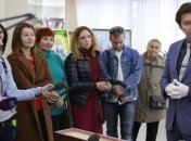 Нищук передал Славянскому краеведческому музею отреставрированный скифский меч