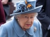 Как всегда, впечатляет: Королева Елизавета появилась на публике в бирюзовом платье