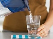 Названы эффективные способы вывода из организма лишней воды