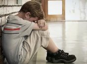 На Закарпатті вчителька молодших класів напала на дитину, схопивши за волосся (відео скандалу)