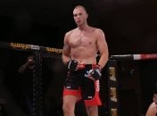 Боец ММА рекордно быстро нокаутировал соперника, чтобы сходить по нужде (видео)