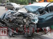 Все произошло мгновенно: авто разлетелось на запчасти после "встречи" с самосвалом в Киеве (эксклюзивные фото)