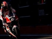 "Это было неожиданно": мотоцикл "догнал" гонщика (Видео)