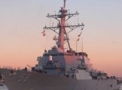 Ракетный эсминец США идет в Черное море