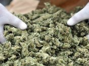 Парень из Луганской обл. торговал наркотиками прямо в лицее