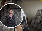 Юлия Бескоровайная на фоне сгоревшей кровати. Ей удалось успеть убежать