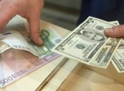 Украинцы с сегодняшнего дня могут менять валюту без паспорта