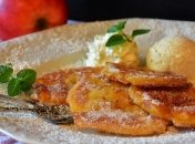 Рецепт дня: морковно-яблочные оладьи с изюмом, ванилью и корицей