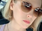 Девочка, а напоминает мальчика: Дженьюари Джонс поделилась детскими фото