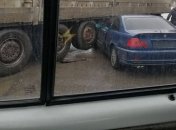 Машина на скорости влетела под грузовик: момент эпичного ДТП в Харькове попал на видео