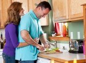 Муж в фартуке, или жена с молотком