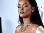 Рианна подала в суд на отца