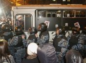 Политолог: Украину пытаются искусственно расколоть 