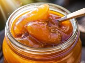 Абрикосовый джем получается очень ароматный и вкусный (изображение создано с помощью ИИ)