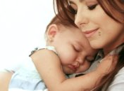 Ани Лорак купила дочке вышиванку (ФОТО)