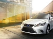 Lexus обновил гибридный хэтчбек CT200h