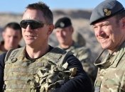 Джеймс Бонд посетил британские войска в Афганистане