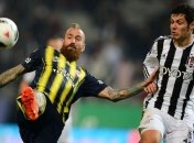 Стамбульское дерби закончилось победой "Фенербахче"