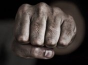 Во Львове раненный мужчина набросился с кулаками на медиков, после чего пытался совершить суицид