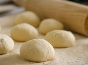 Днепрянам возле избирательного участка продавали печенье по 5 коп