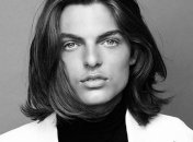 Сын Элизабет Херли снялся в рекламе косметики и шокировал поклонников (Видео)