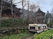 Украинцы говорят, что бывший "замок" напоминает стройку