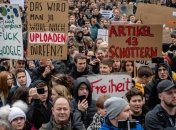 Тысячи людей в Берлине вышли на манифестацию против реформы авторских прав