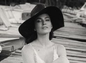 "Мистер Бонд, подойдите, пожалуйста, на ресепшн": Даша Астафьева поделилась новыми откровенными фото