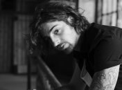 Дантес вернулся к творчеству: певец выпустил новый клип на песню "Теперь тебе 30" (Видео)