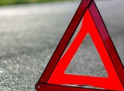 На трасі "Київ-Одеса" у самоскида на повному ходу вибухнуло колесо: момент потрапив на відео