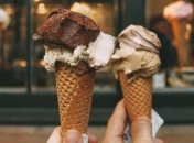 Медики рассказали, стоит ли есть холодное мороженое в жару