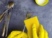 Используйте пасту из пищевой соды для придания блеска серебру