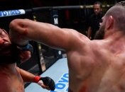 Боец ММА нокаутировал соперника эффектным ударом локтем (видео)