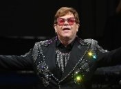 Заслужил: Элтона Джона наградили британским Орденом почета (Фото, Видео)