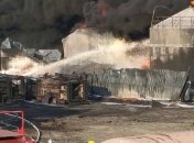 ГСЧС: На нефтебазе под Васильковом пока есть угроза взрыва