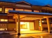 Этой японской гостинице 1311 лет, и все это время она принимала гостей  (Фото)