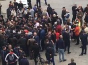 "Карантинные" митинги: в России демонстранты подрались с силовиками (Видео)